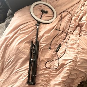 This is a Ring Light, only used once, comes with a remote